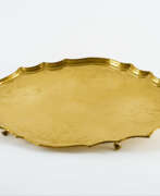 Décor. LARGE MATCHING BRASS PRESENTOIR WITH BIRD ORNAMENTATION