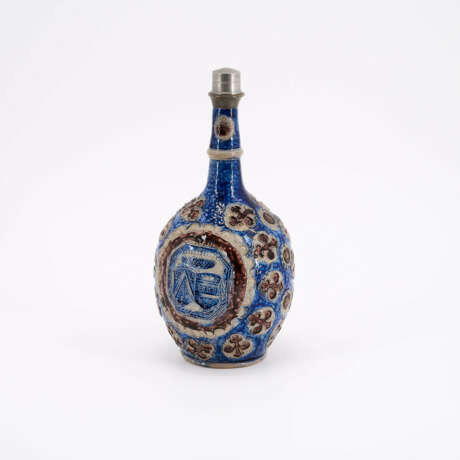 STONE FLASK WITH ALLIANCE COAT OF ARMS - photo 1