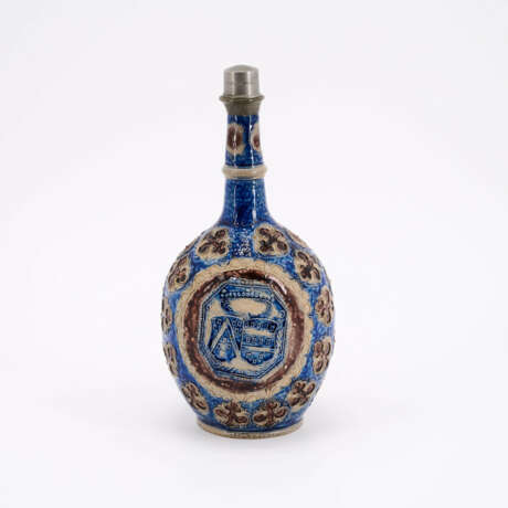 STONE FLASK WITH ALLIANCE COAT OF ARMS - photo 3