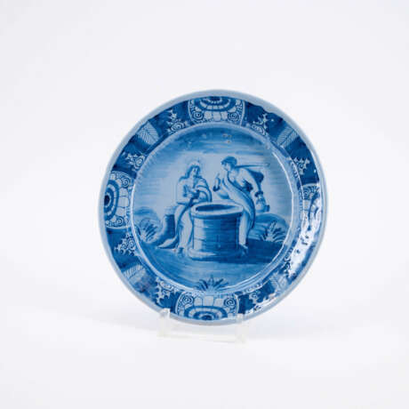 PLATE WITH "CHRIST AND THE SAMARITAN WOMAN AT THE WELL" - photo 1