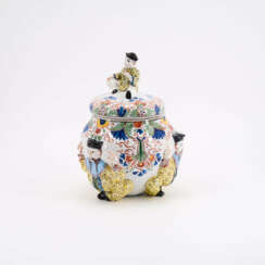 PORCELAIN LIDDED JAR WITH CHINESE INDIVIDUALS