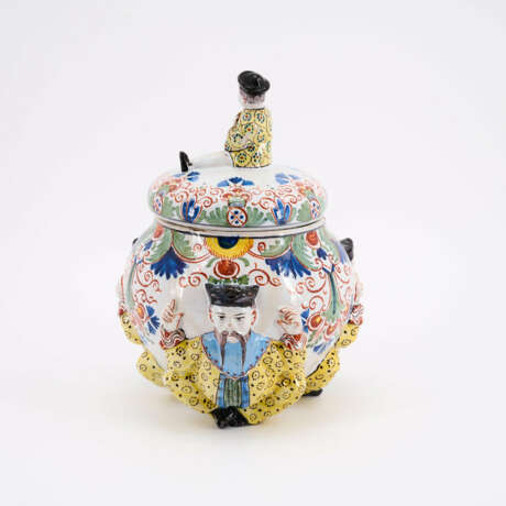 PORCELAIN LIDDED JAR WITH CHINESE INDIVIDUALS - фото 3