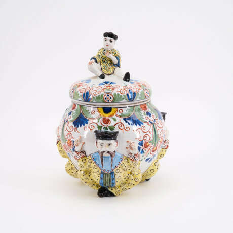 PORCELAIN LIDDED JAR WITH CHINESE INDIVIDUALS - фото 7