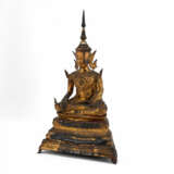 BRONZE BUDDHA FIGURINE IN MARAVIJANA AND WITH RULER ADORNMENTS - photo 1