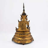 BRONZE BUDDHA FIGURINE IN MARAVIJANA AND WITH RULER ADORNMENTS - photo 3