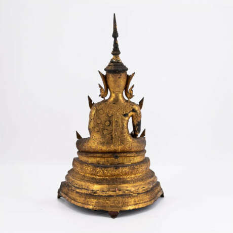BRONZE BUDDHA FIGURINE IN MARAVIJANA AND WITH RULER ADORNMENTS - photo 3