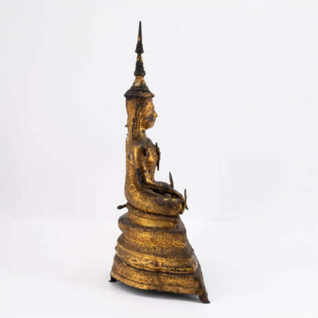 BRONZE BUDDHA FIGURINE IN MARAVIJANA AND WITH RULER ADORNMENTS - photo 4