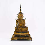 BRONZE BUDDHA FIGURINE IN MARAVIJANA AND WITH RULER ADORNMENTS - photo 5