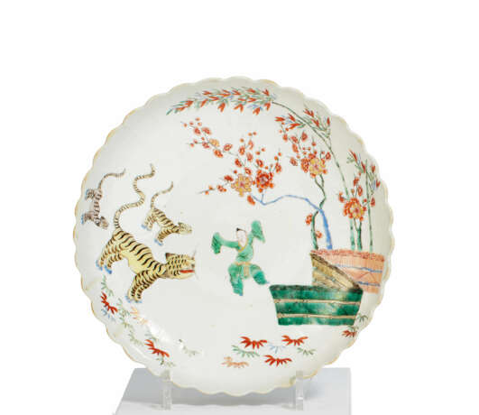 PORCELAIN BOWL WITH CURVED RIM IN ARITA STYLE - photo 1