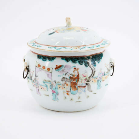 PORCELAIN POT AND LID WITH ELABORATE FIGURAL SCENES - photo 3