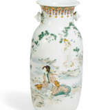 BALUSTER-SHAPED PORCELAIN VASE - photo 1