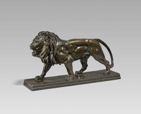 Striding Lion - photo 1