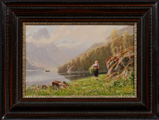 Mädchen bei der Heuernte im Fjord - Foto 2