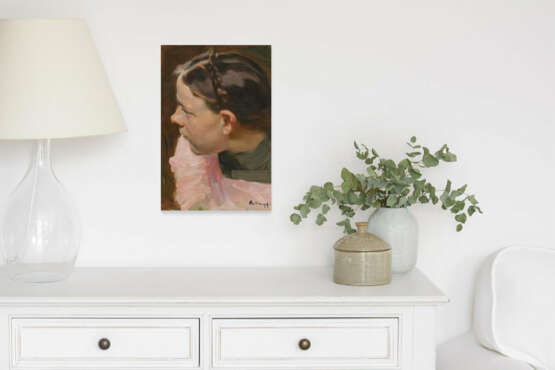 Girl's Head in Profile - photo 4