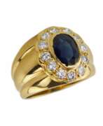 Product catalog. 18K Gold Signet Ring with Sapphire and Diamonds. 
