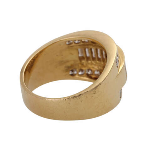 Ring mit 18 Brillanten, zusammen ca. 0,9 ct und 11 Diamantbaguettes, - photo 3