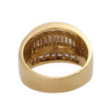 Ring mit 18 Brillanten, zusammen ca. 0,9 ct und 11 Diamantbaguettes, - photo 4