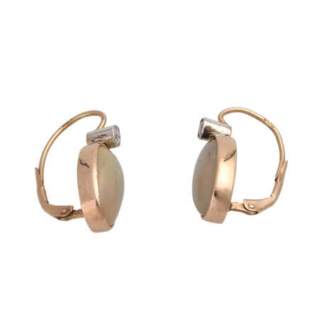 Ohrringe mit Opalcabochon und Brillant, zusammen ca. 0,15 ct, - фото 2