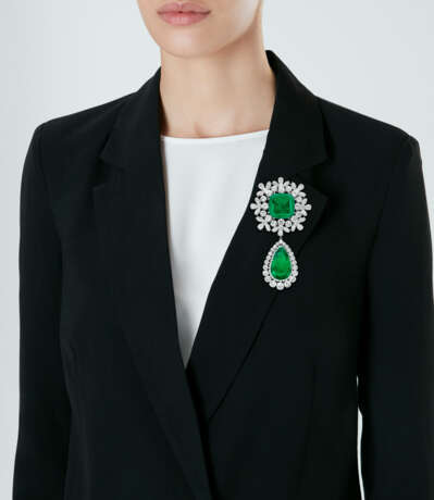 BULGARI EMERALD AND DIAMOND PENDENT BROOCH - фото 2