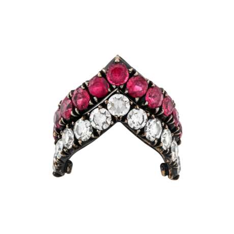JAR PAIR OF RUBY AND DIAMOND `V-SHAPED` RINGS - фото 1