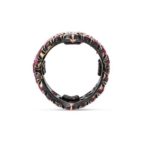 JAR PAIR OF RUBY AND DIAMOND `V-SHAPED` RINGS - фото 4
