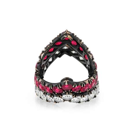 JAR PAIR OF RUBY AND DIAMOND `V-SHAPED` RINGS - фото 5