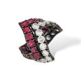 JAR PAIR OF RUBY AND DIAMOND `V-SHAPED` RINGS - фото 6