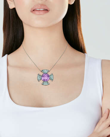 JAR AMETHYST, GREEN BERYL AND DIAMOND `CROSS` PENDANT - Foto 2