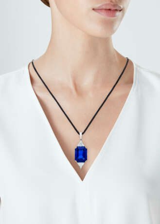 RARE PEDERZANI SAPPHIRE AND DIAMOND PENDANT - photo 2