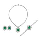 SUITE OF EMERALD AND DIAMOND JEWELLERY - Foto 1