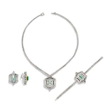 SUITE OF EMERALD AND DIAMOND JEWELLERY - Foto 3