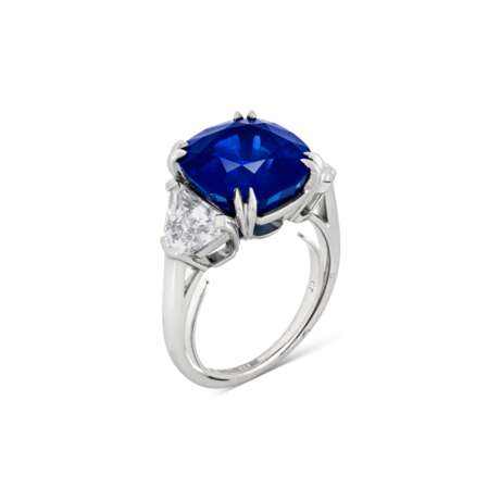 RARE HARRY WINSTON SAPPHIRE AND DIAMOND RING - photo 1