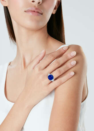 RARE HARRY WINSTON SAPPHIRE AND DIAMOND RING - photo 2