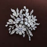 EXCEPTIONAL BULGARI COLOURED DIAMOND AND DIAMOND `EN TREMBLANT` BROOCH - photo 3