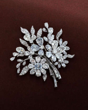 EXCEPTIONAL BULGARI COLOURED DIAMOND AND DIAMOND `EN TREMBLANT` BROOCH - photo 3