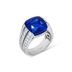 EXCEPTIONAL CARTIER SAPPHIRE AND DIAMOND RING