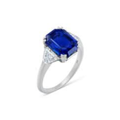 NARDI SAPPHIRE AND DIAMOND RING