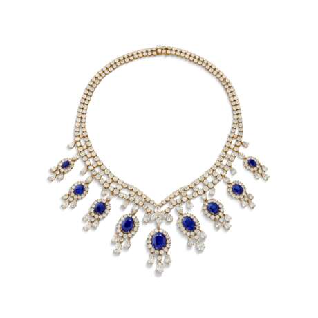 GRAFF SUITE OF SAPPHIRE AND DIAMOND JEWELLERY - photo 3
