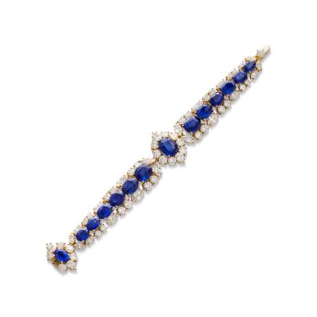 GRAFF SUITE OF SAPPHIRE AND DIAMOND JEWELLERY - photo 4