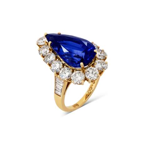 GRAFF SUITE OF SAPPHIRE AND DIAMOND JEWELLERY - photo 6