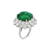 BULGARI EMERALD AND DIAMOND RING - photo 1