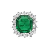 BULGARI EMERALD AND DIAMOND RING - photo 4