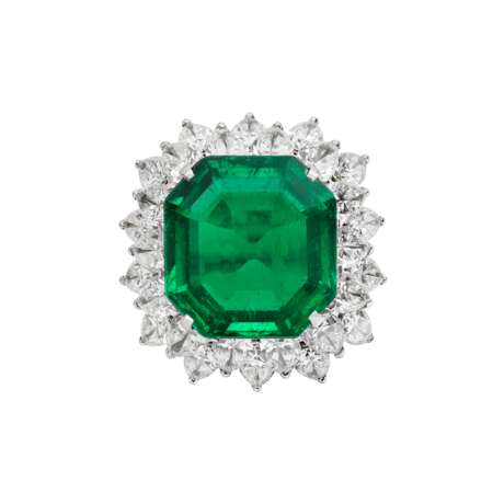 BULGARI EMERALD AND DIAMOND RING - photo 4