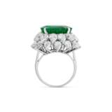 BULGARI EMERALD AND DIAMOND RING - photo 6