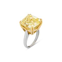 COLOURED DIAMOND AND DIAMOND RING