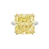 COLOURED DIAMOND AND DIAMOND RING - photo 3