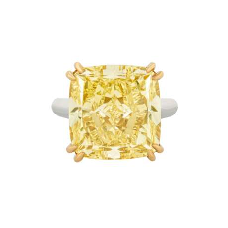 COLOURED DIAMOND AND DIAMOND RING - photo 3