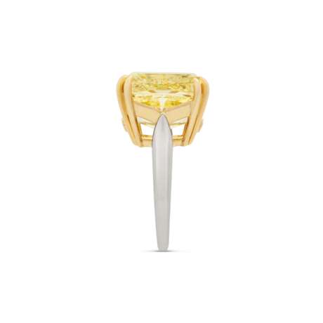 COLOURED DIAMOND AND DIAMOND RING - photo 4