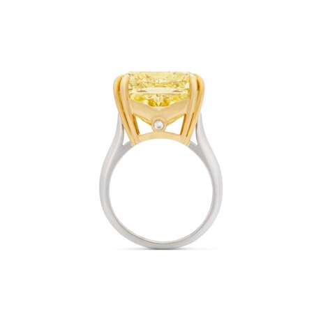COLOURED DIAMOND AND DIAMOND RING - photo 5