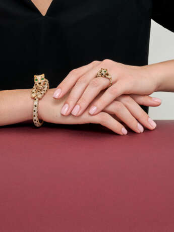 CARTIER DIAMOND, ONYX AND EMERALD `PANTH&#200;RE` BANGLE - photo 2